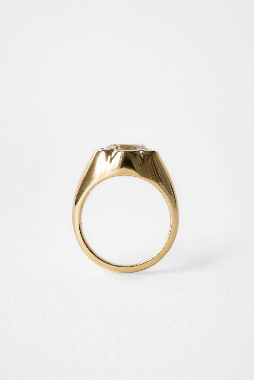 Petite Flora | East-West Oval
