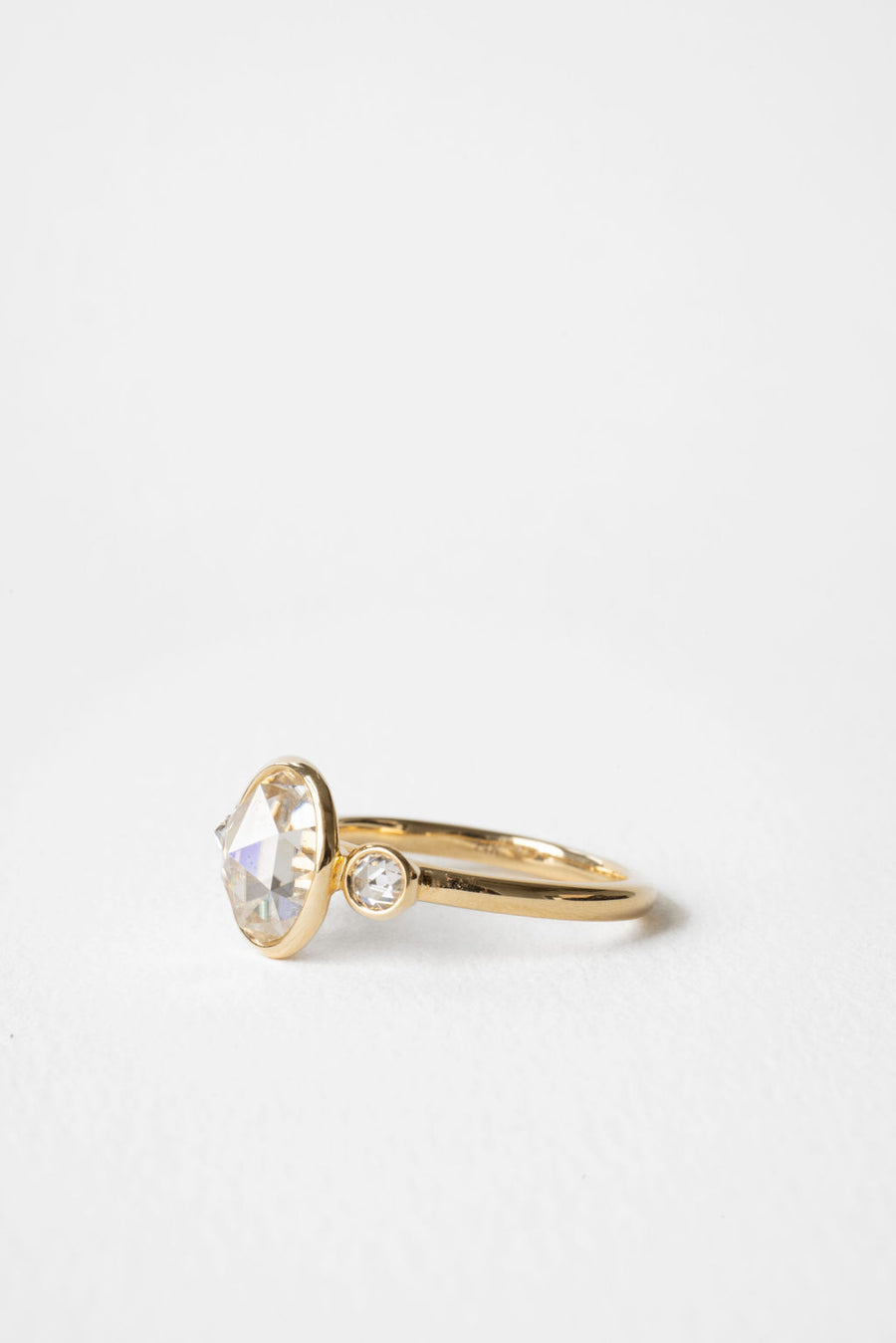 Isle || Oval – June Rings