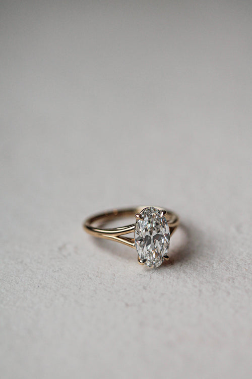 2.53 ct elongated oval Laurel Soltiaire