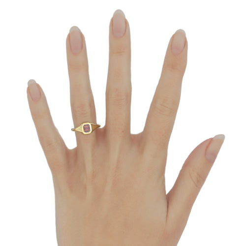 Petite Vitrine Signet | Emerald Portrait & Asscher Ruby