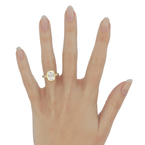 Lea || Antique Cushion Diamond P613