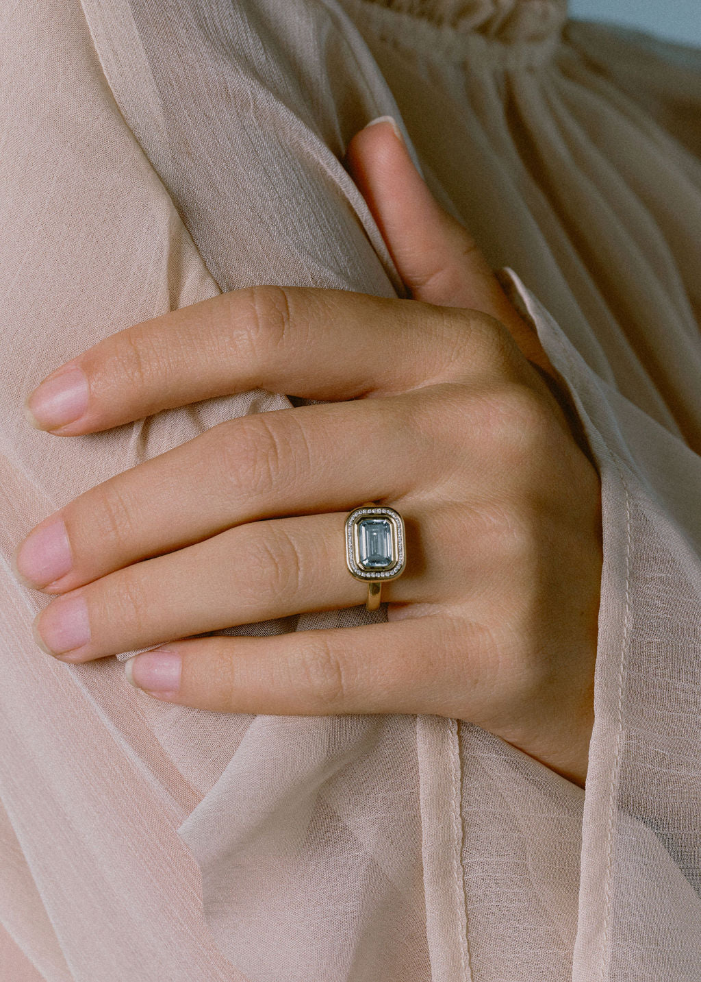 Drift | East West Blue Diamond Emerald (view 4)