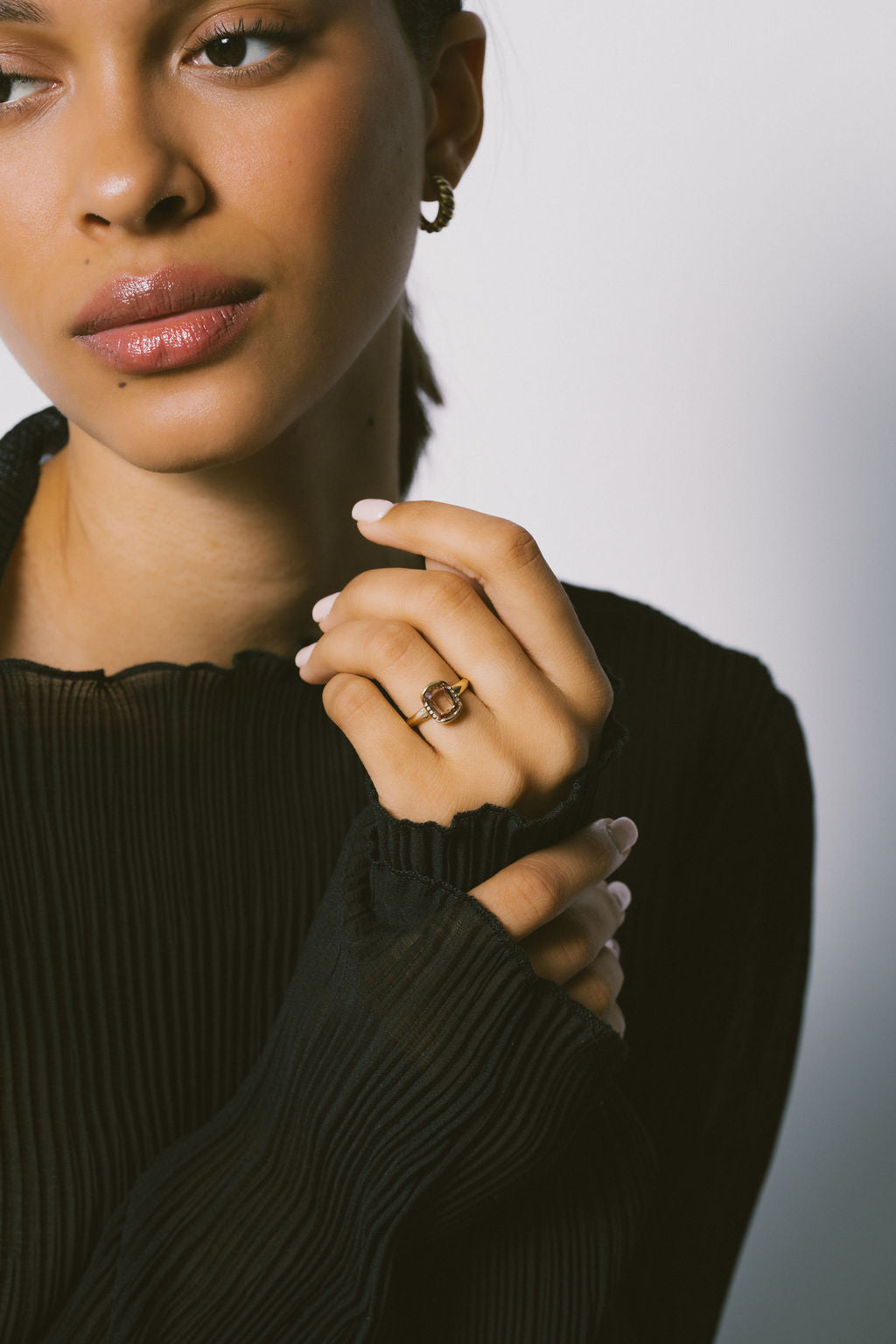 Champagne Dove | Rose cut cushion