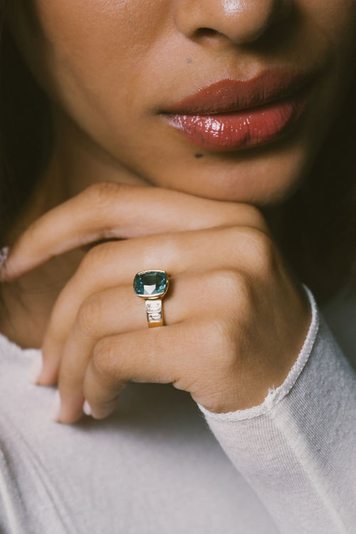 Mermaid Sapphire Cushion with emerald diamonds || OAK