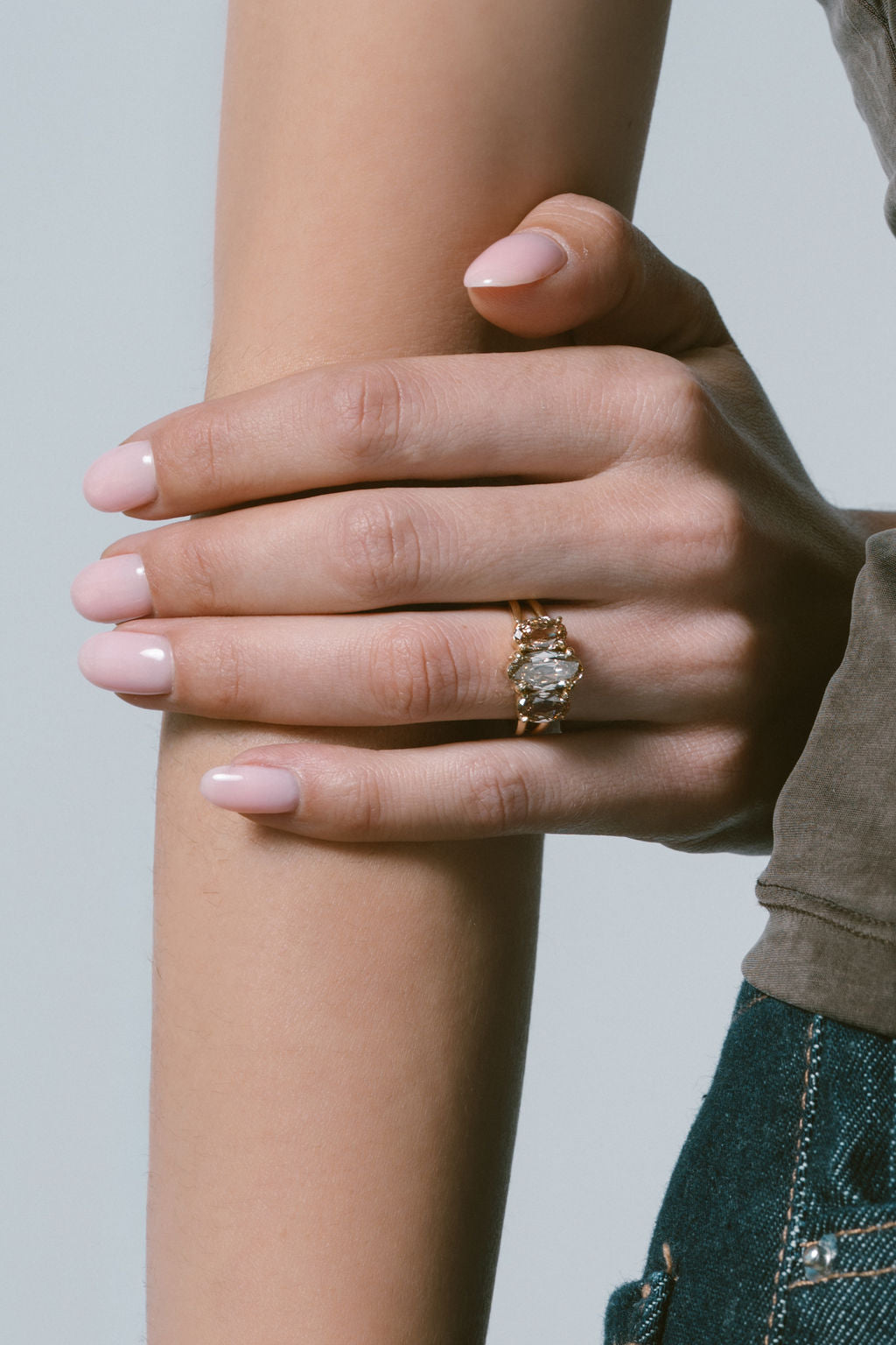 Gale | Champagne Moval three stone