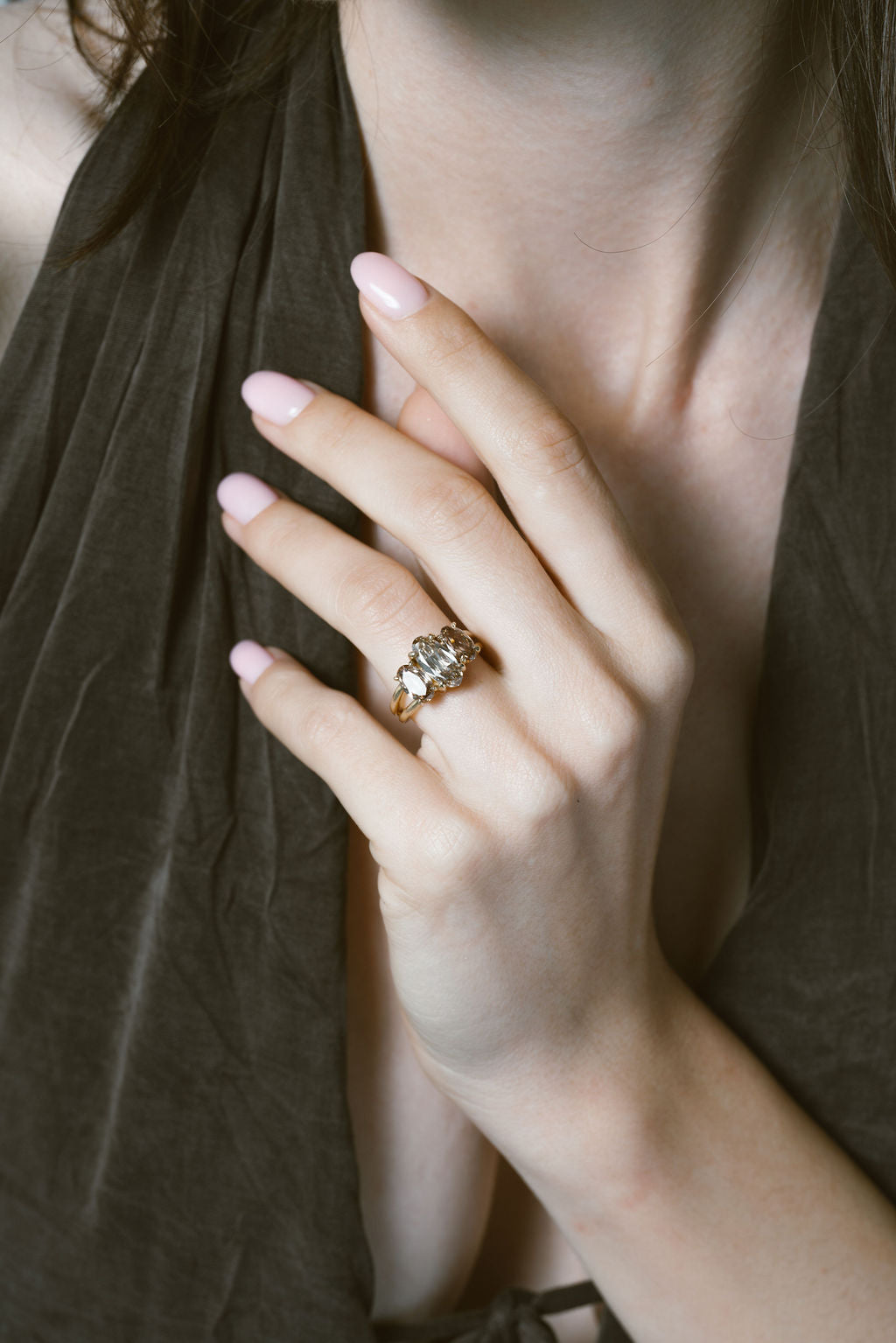 Gale | Champagne Moval three stone