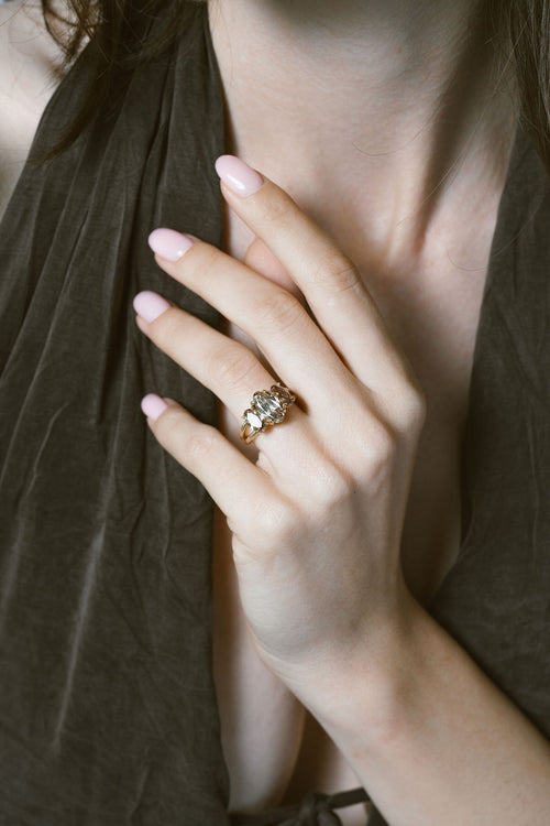 Gale | Champagne Moval three stone