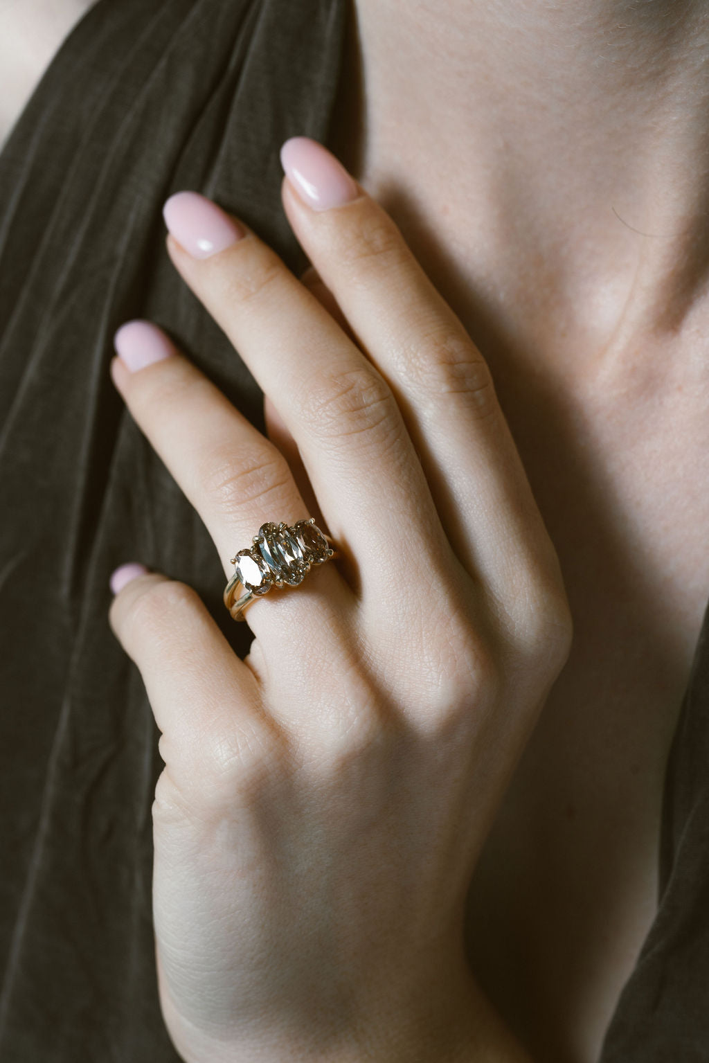 Gale | Champagne Moval three stone