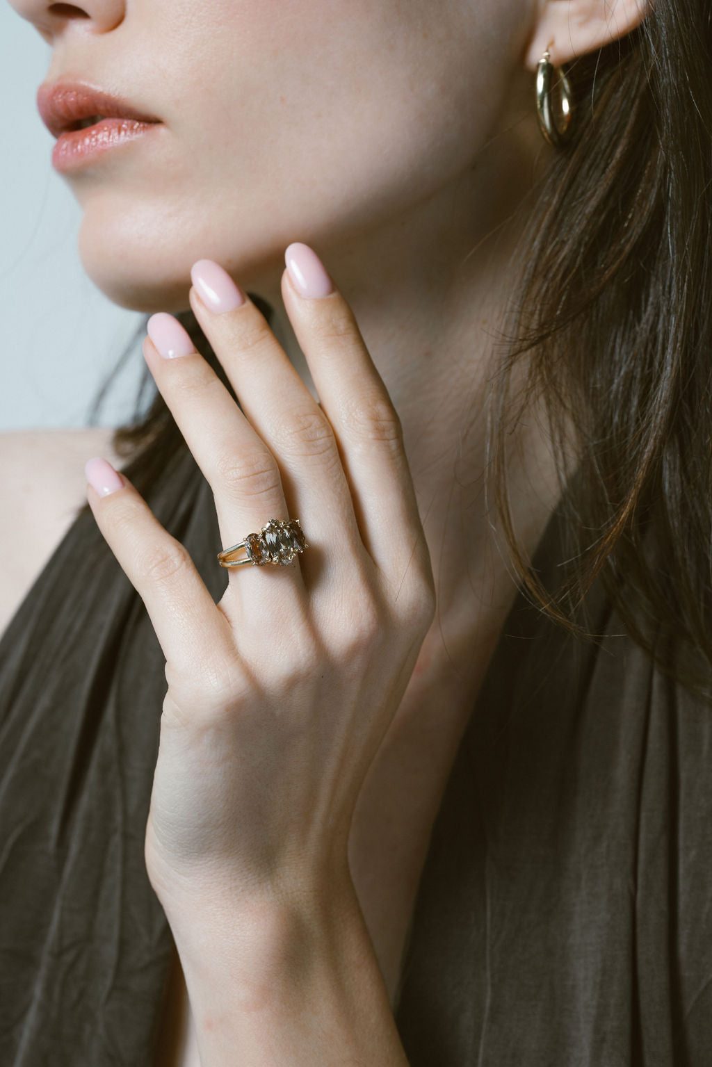 Gale | Champagne Moval three stone