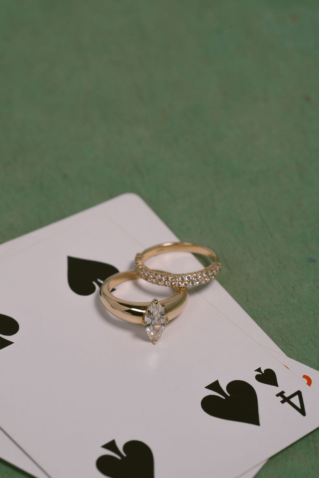 Antique Cut Moval Sutton || OAK