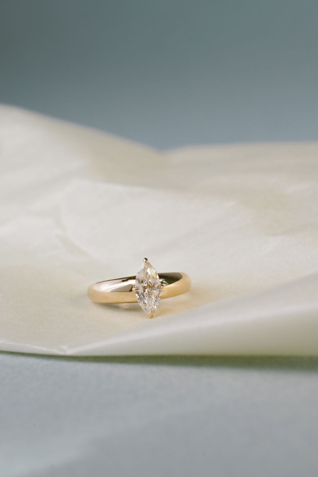 Antique Cut Moval Sutton || OAK