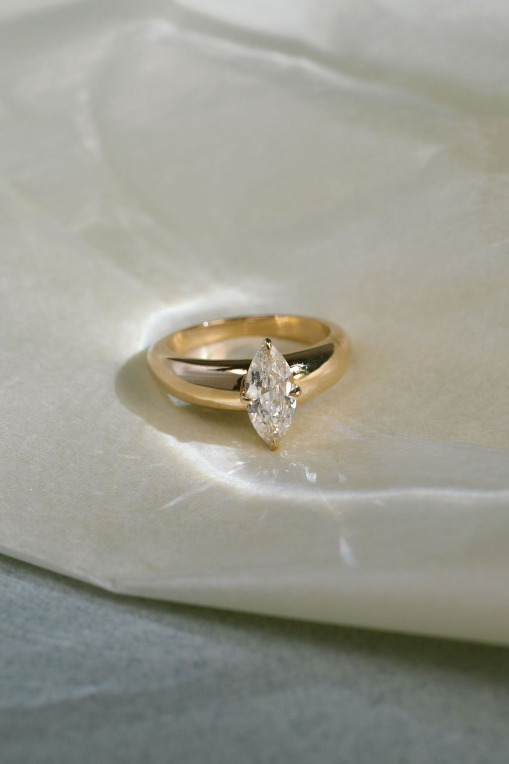 Antique Cut Moval Sutton || OAK