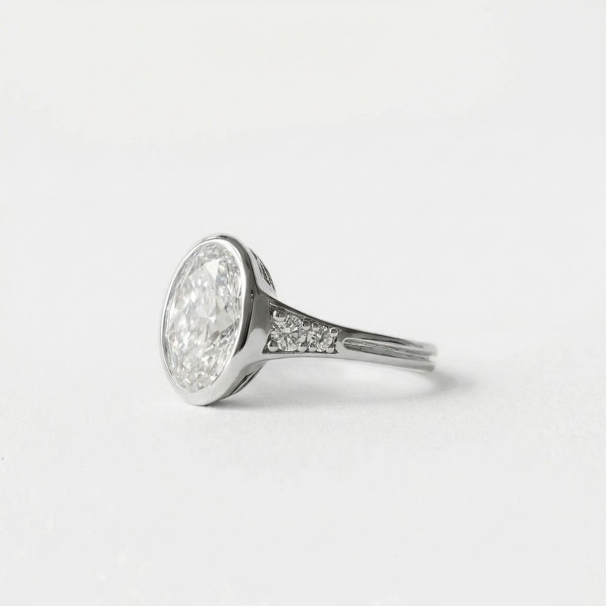 Lea || Oval Diamond