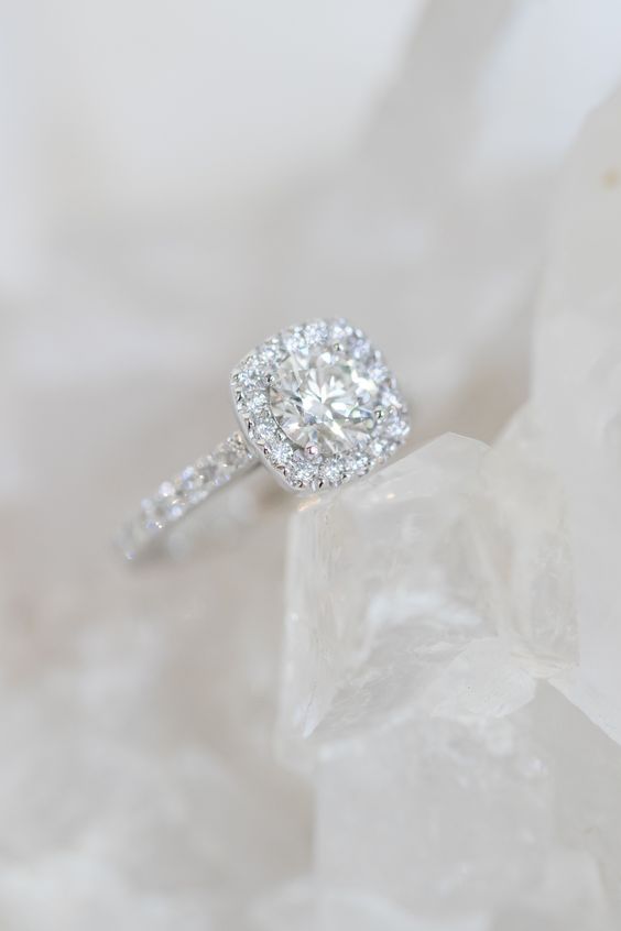 Cushion Halo w Round Brilliant | Quote