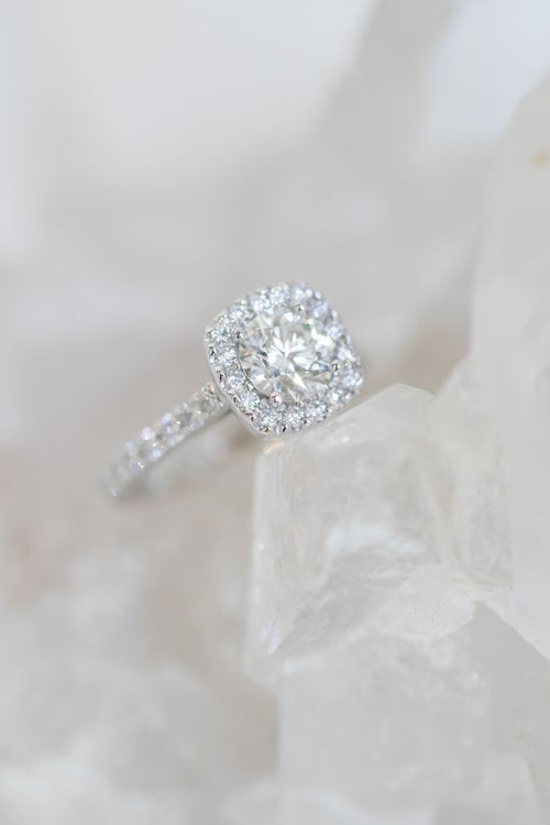 Cushion Halo w Round Brilliant | Quote
