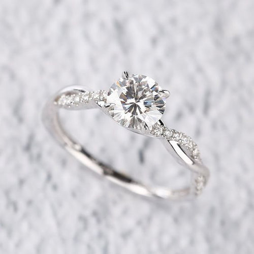 Round Center & Pave Twist Band