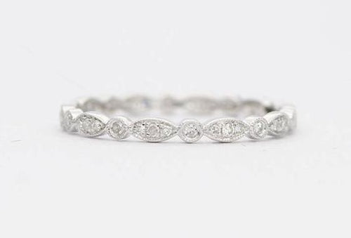 Pavé Setting & Scalloped Band