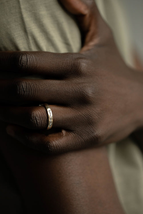 Horizontal Baguette Band