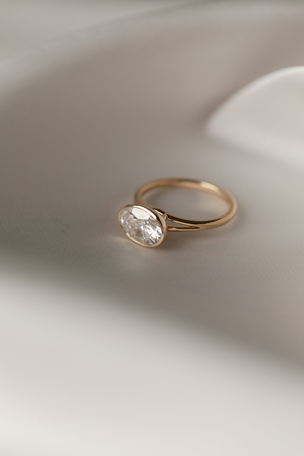 Fleur || East West Oval - Main Image