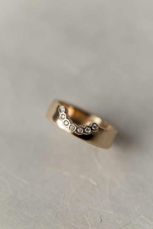 Diamond Cigar Contour Band