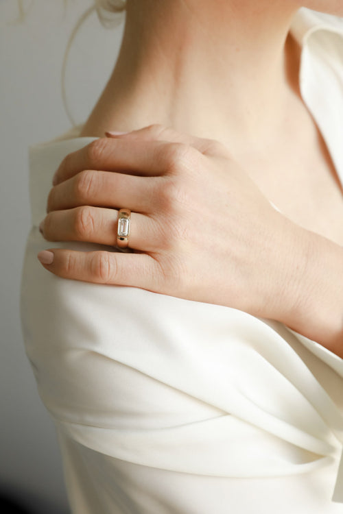 Simone || East-West Emerald