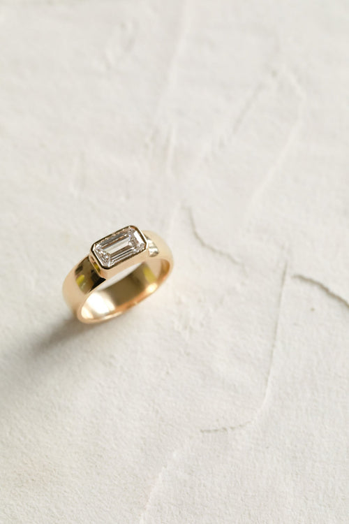 Simone || East-West Emerald