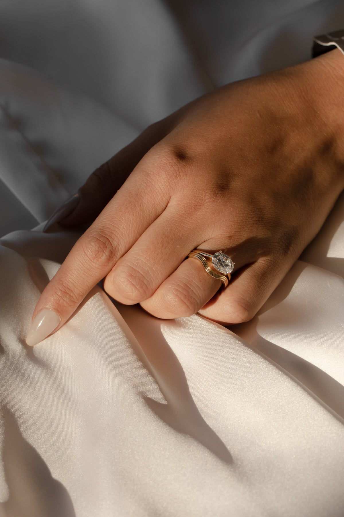 June Solitaire || East-West Oval - Main Image