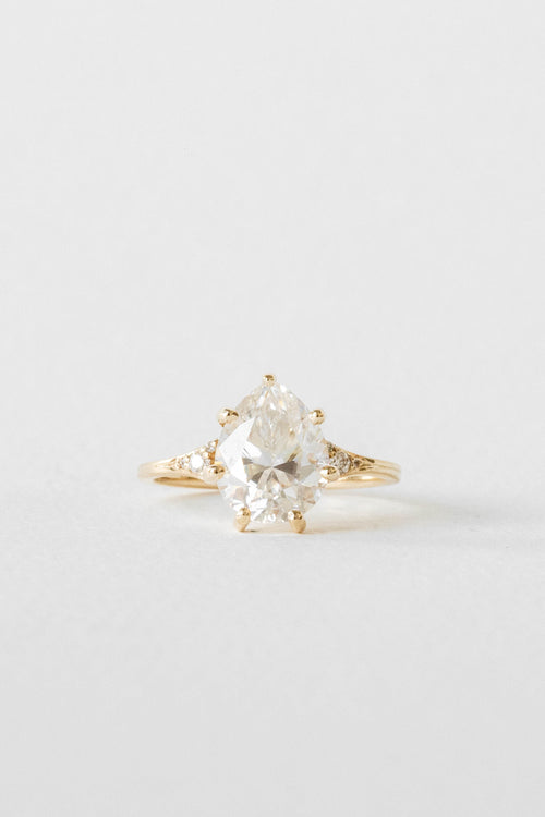 Dahlia | Round Center stone