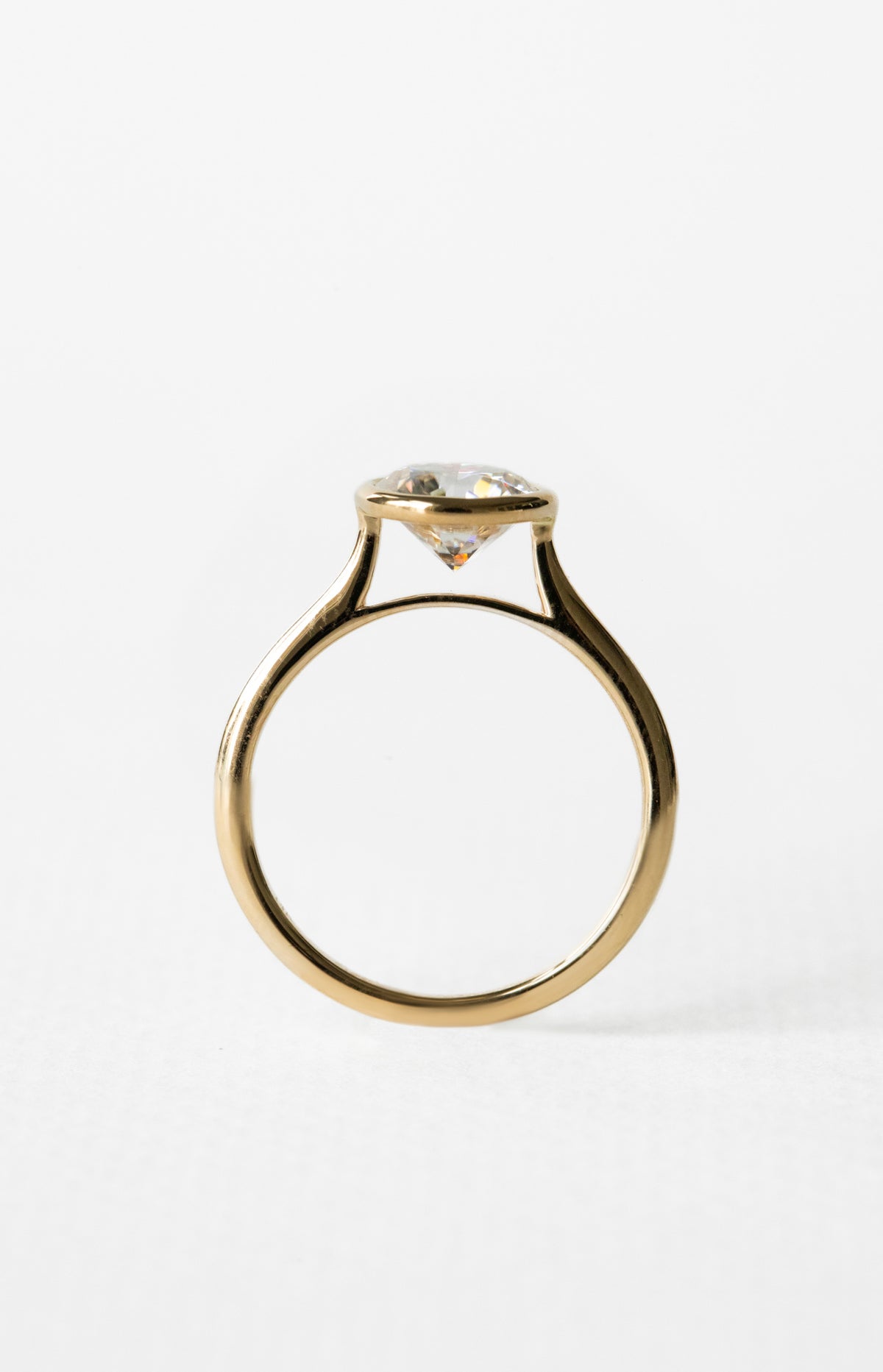 June Bezel || Round - Main Image