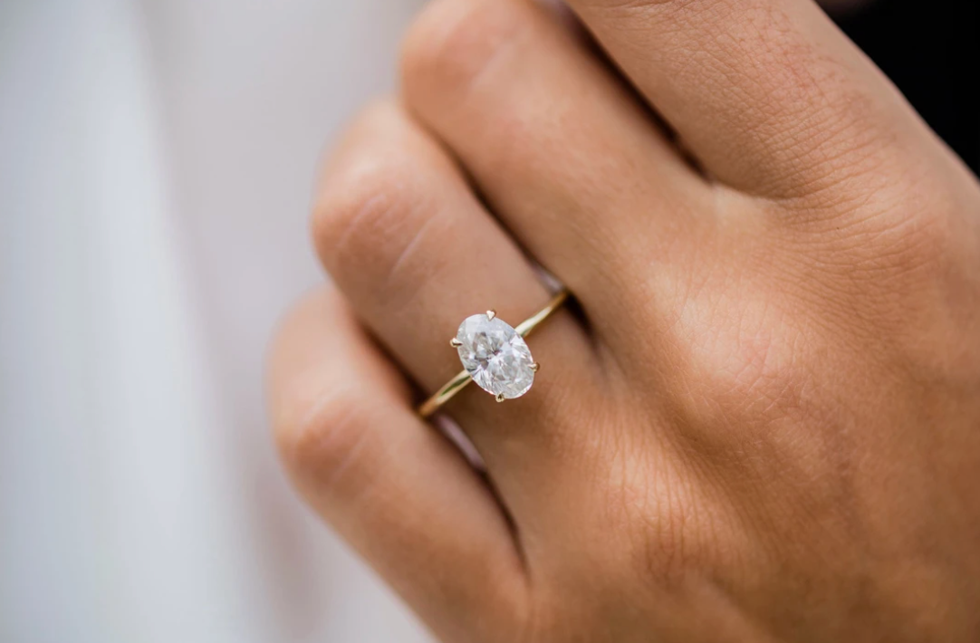 Oval Solitaire | Hidden Halo & White Gold Prongs
