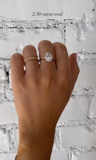 Alli | Oval Solitaire