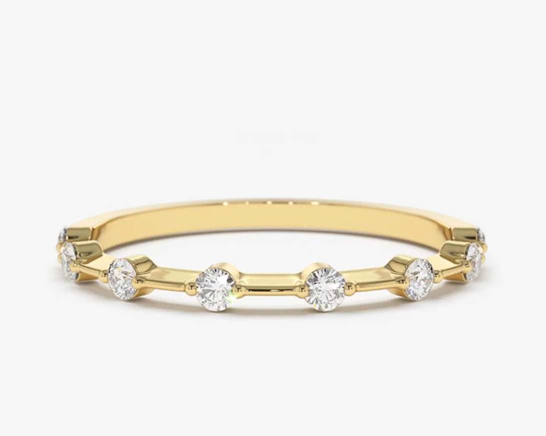 Oval Solitaire with delicate wedding band