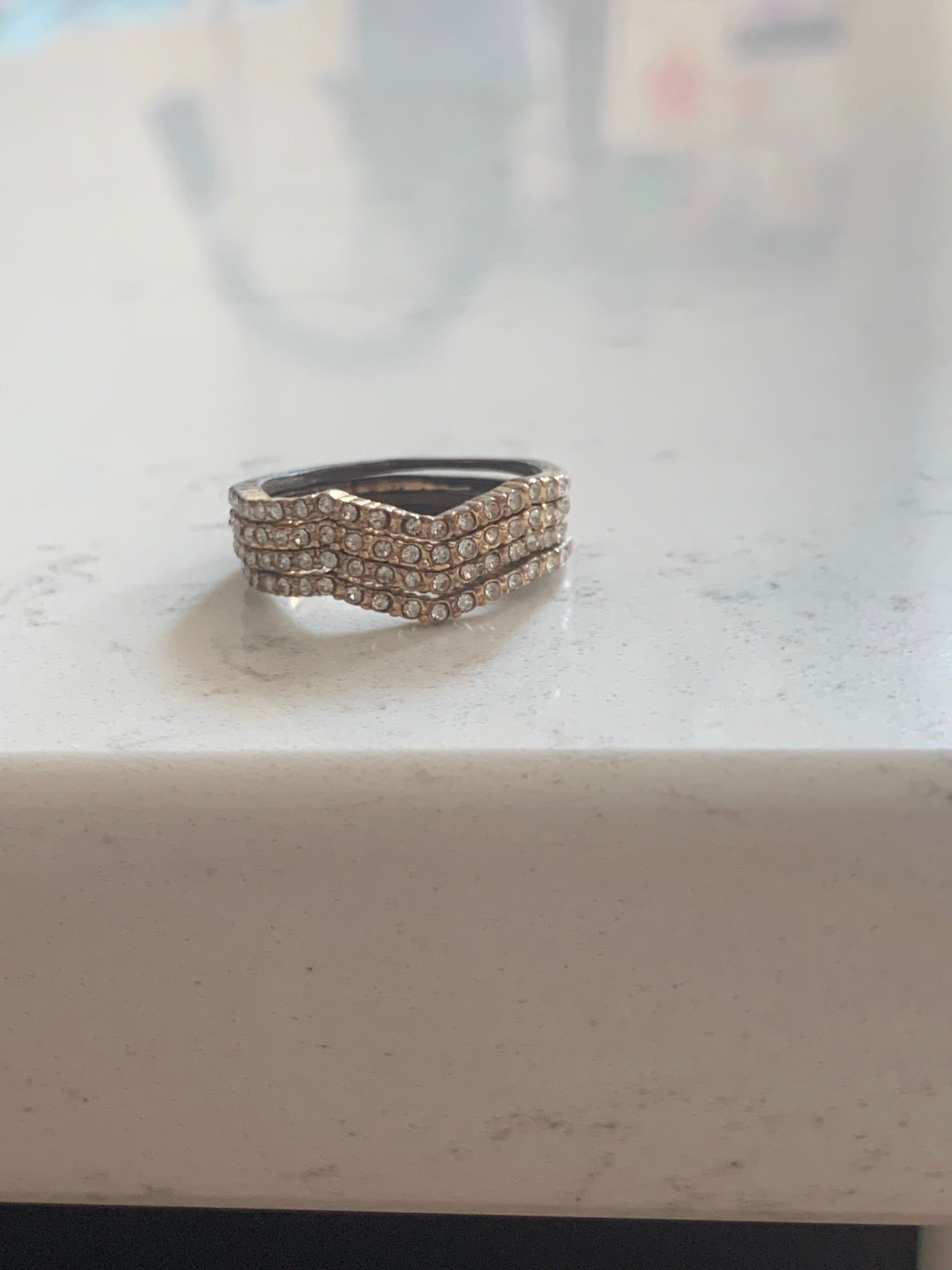V stacked contour bands