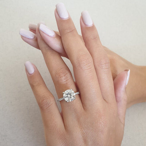Pavé Setting & Scalloped Band
